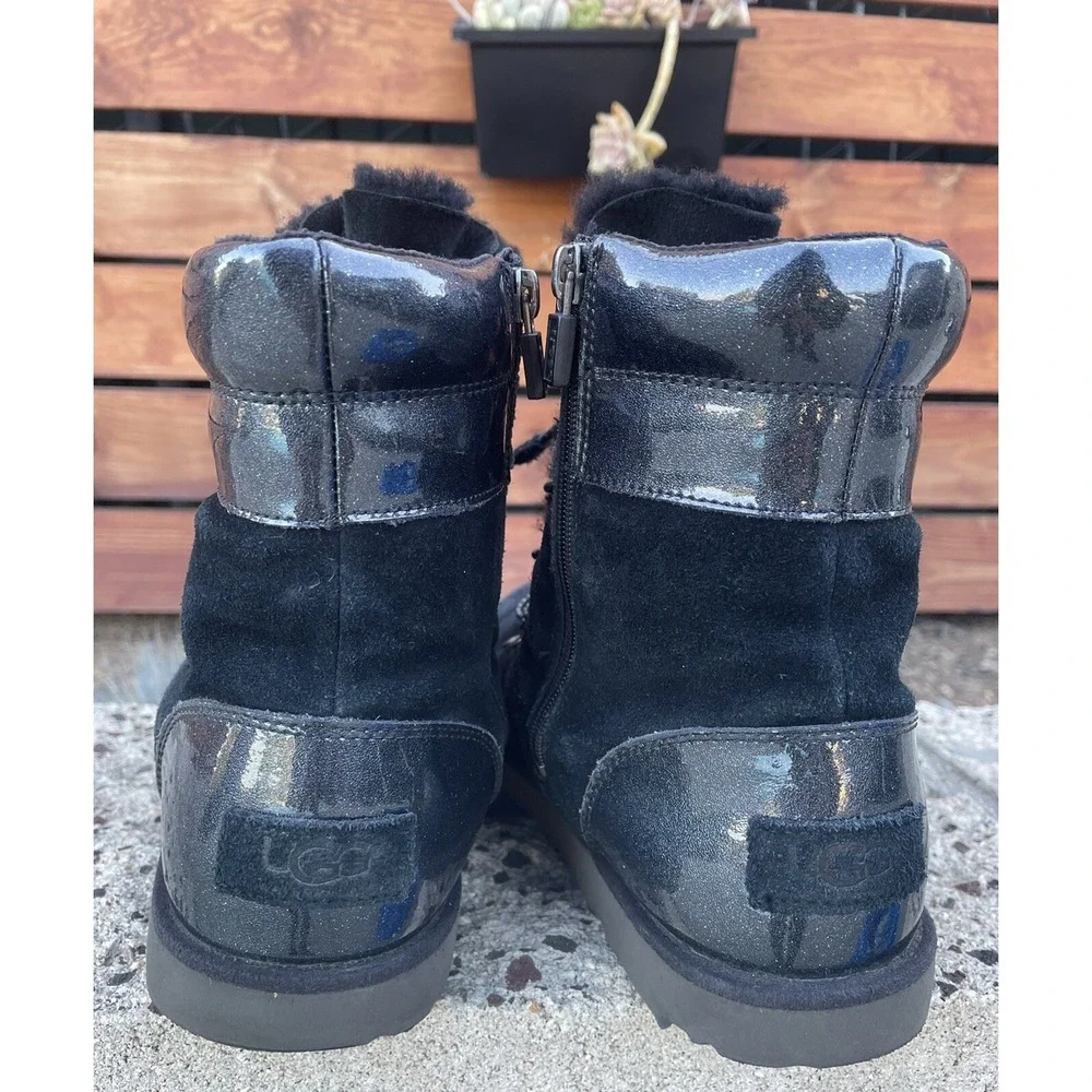 UGG Viki Boots Black‎ Sheepskin Lined *Size 6
